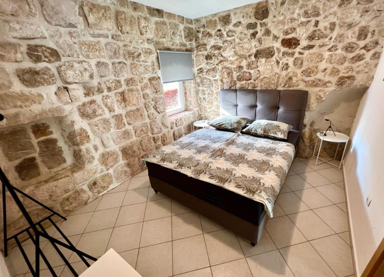 Apartments Toni - สลาโน ภายนอก รูปภาพ